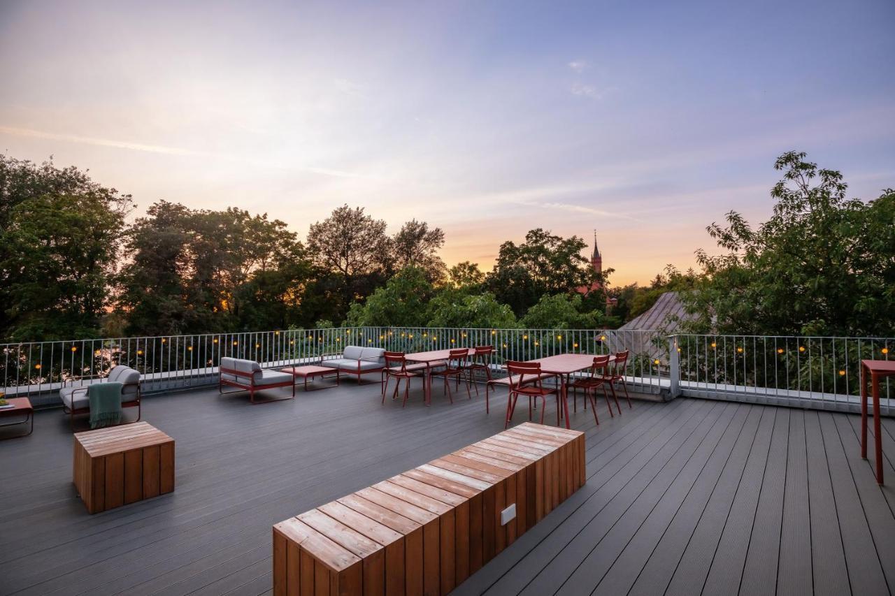 Tech Coliving&coworking Spaces *